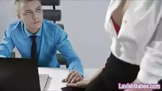 نيك في صالون الحلاقة: من حلق عميق إلى ضرب شرجي
