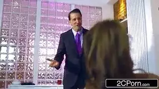 حبيب يلحس شفرات