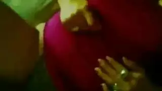 مؤخرة ضخمة وكس ناري يُملآن بعنف