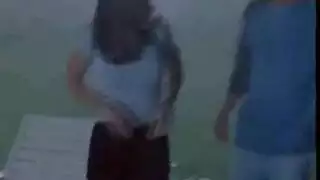 شهر عسل عنيف: كسر فتحات العروس العذراء الضيقة