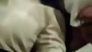 تلميذة ترتدي الزي المدرسي تأخذ جماع قوي في الفصل
