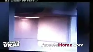 محترف القضيب الضخم يستمني بشكل فاضح