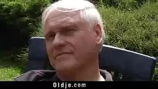 اب ينيك ابنته و هو سكران