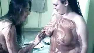 مراهقة رفيعة تأخذ قضيب أسود وحشي في مشهد جنس عنيف