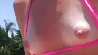 مقطع صريح: قضيب يطلق السائل المنوي داخل مهبل زلق