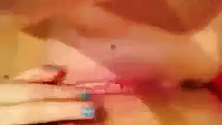 فتي يافع ينكح فرج امرأة ناضجة في مشهد صريح