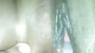 عملية إثارة بين الأفخاذ ونهاية بالقذف الداخلي
