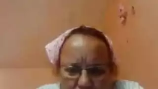 عربية غريبة تخدم رجلاً فرنسياً