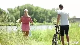تفشخ رجوله وتركب من فوقه