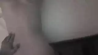 فتيات ريفيات يهززن مؤخراتهن الممتلئة في فيلم إباحي