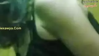 خلع ملابس النوم المثيرة يؤدي إلى تلبيد جنسي مع الجار