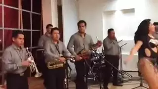 قضيب ضخم يمطها بعنف سكس صريح