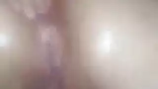 فعل شرجي قاسي: مسك مقبضها وتمزيق ملابسها