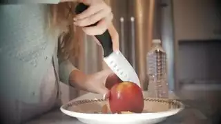 مراهقة تتمتع