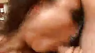 خيال إرضاع إباحي: حركة شرجية ومهبلية قاسية