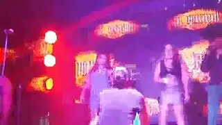 مشهد إباحي كامل لعاهرة ناضجة عارية