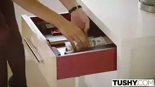 الترجمة: كس سوداني مدخن حلو