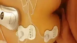 أول تجربة جنس جماعي للهاويات الصغيرات