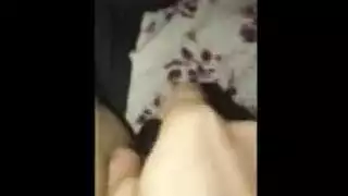 تم ضبطه يستمني: السمراء تساعد صديقها غير الأمين على إنهاء