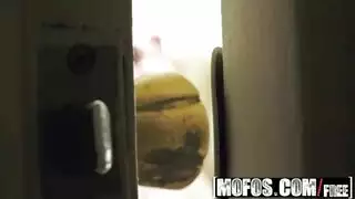 عاهرات يتوسلن لجنس حلق عميق