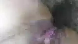 ساقطة سكرانة قذرة تنتصل وتنقع في الحمام