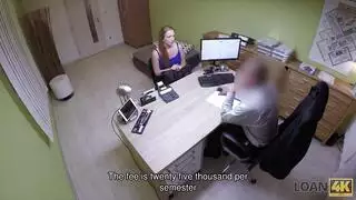 يعرض جنسها في كس على الفور