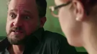 يداعب بظرها حتى لا يستطيع كبح قذفه