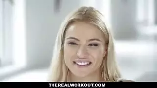 جماع عنيف بوضعية الكلب مع شقراء ساخنة