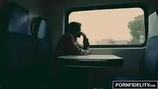 أثداء كبيرة للاتينية الجميلة في فيلم إباحي