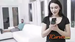 أفواه جميلة، مهمة واحدة: إرضاء قضيب عملاق منتصب