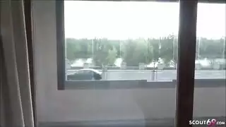 شقراء حارة مع كس أملس وردي