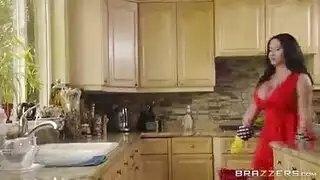 امرأة ناضجة تأخذ قضيبًا أمريكيًا كبيرًا من رجل أكبر سنًا