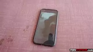 سيدة شقراء مثيرة تتوق إلى لسانك وجنسك المثير