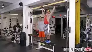 يدرك أنه يتقدم له حتى الفتاة يعطيه كس
