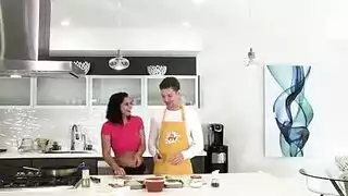 عبادة مؤخرة بورنستار ضخمة
