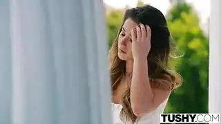 ملابس داخلية حريرية تُنزع لجماع شرجي خشن