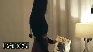 كشف فرج من مراهقة سمراء مغرية