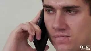 فيلم في الريف الام تهيج على ابنها الصغير وهو يرف ض