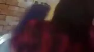 فتاة ريفية تُمارس معها الجنس بقوة في التبن