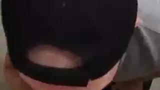 البكاء من ألم الشرج والسائل المنوي على وجهها
