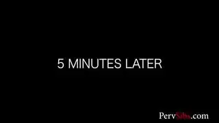 عاهرة مراهقة تُمارس الجنس في كل فتحة