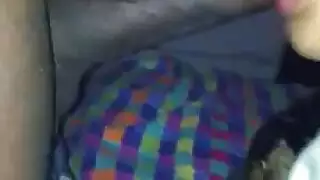نيك عنيف: قضيب كبير يسيطر على أقزام نحيلات