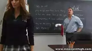 مؤخرة سمراء قاسية وجنس عنيف