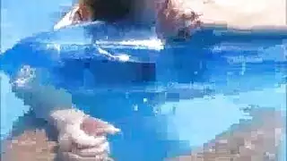 فتحة شرج جميلة ضيقة تُدمر بواسطة قضيب