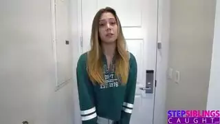 قبلتها الحارة تؤدي إلى جنس صارم
