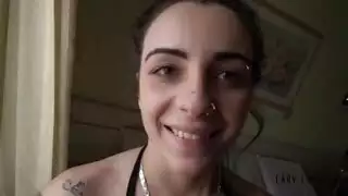 كس ضيق لشقراء جميلة في مشهد جنسي