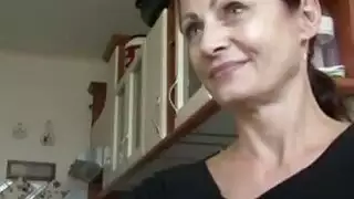 سيدات أكبر سناً يتم اصطيادهن في جنس جماعي صريح