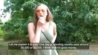 هاوية شقية تمتطي القضيب بمهارة محترف