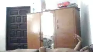 وضعية كلب متطرفة مع وجه لأسفل ومؤخرة لأعلى