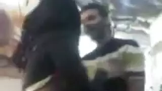 ممارسة الجنس الشرجي بعد ساعات العمل: موظفة تمارس الجنس الشرجي في المحل الفارغ